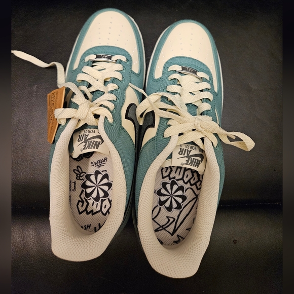 Nike Air Force 1 '07 LV8 Men's or womans  Shoes color coconut and vintage green - Picture 4 of 5